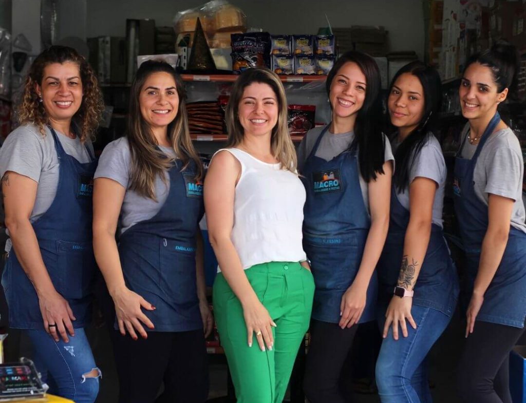 EQUIPE MACRO EMBALAGENS EM TAUBATÉ