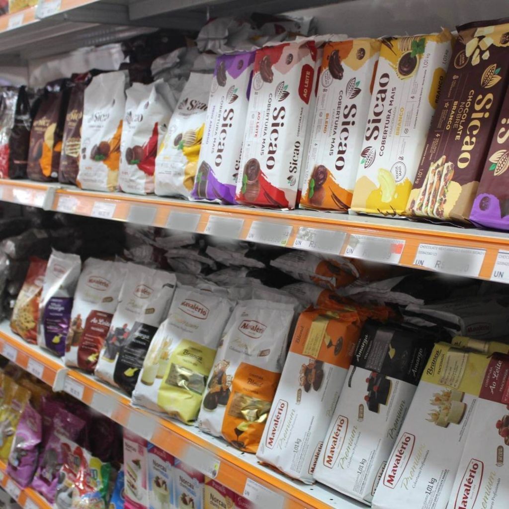 VARIEDADES EM BARRAS DE CHOCOLATE NA MACRO EMBALAGENS EM TAUBATÉ